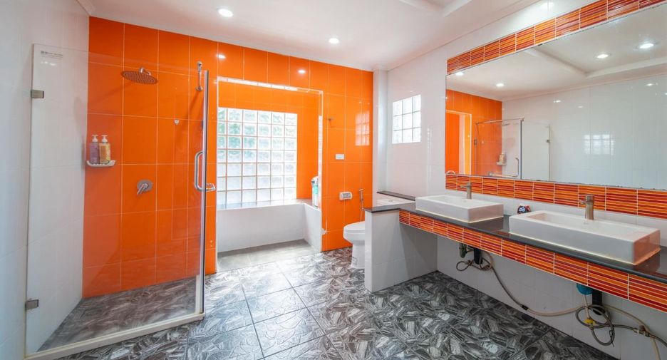 Casa en alquiler de 4 habitaciones en Bang Lamung, Chonburi