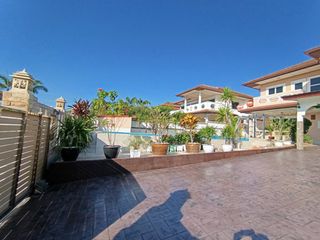 À louer 4 chambres maison à Bang Lamung, Chonburi