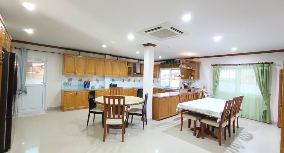 À louer 4 chambres maison à Bang Lamung, Chonburi