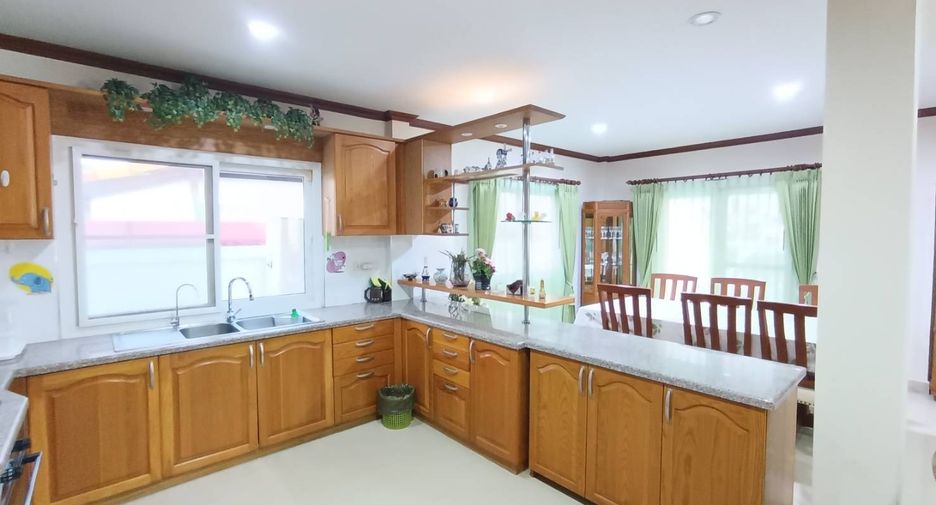 À louer 4 chambres maison à Bang Lamung, Chonburi