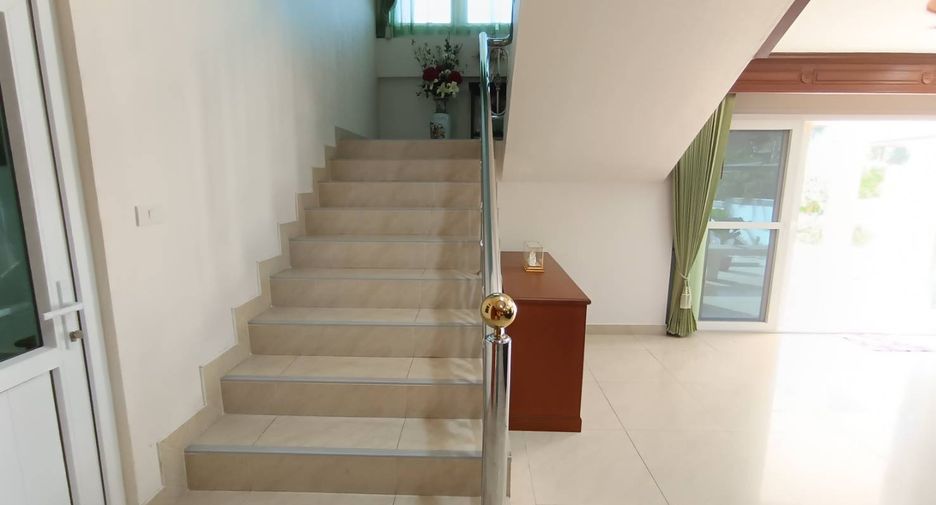 À louer 4 chambres maison à Bang Lamung, Chonburi