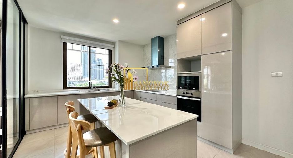For rent 3 bedrooms apartment in Watthana, Bangkok