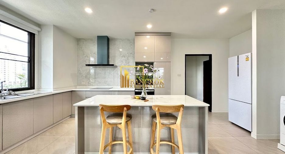 For rent 3 bedrooms apartment in Watthana, Bangkok