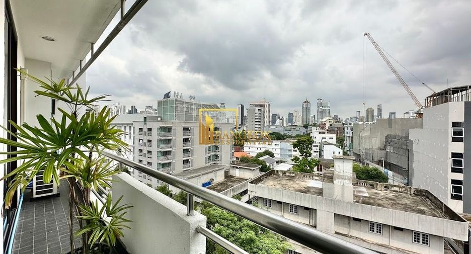 For rent 3 bedrooms apartment in Watthana, Bangkok