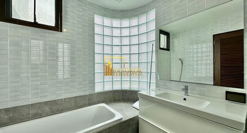 For rent 3 bedrooms apartment in Watthana, Bangkok
