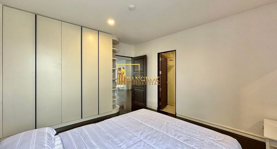 For rent 3 bedrooms apartment in Watthana, Bangkok
