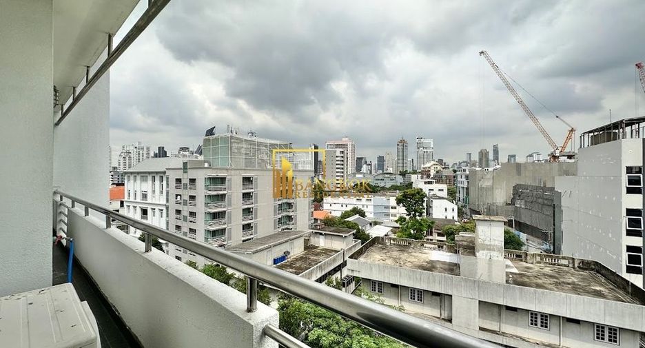 For rent 3 bedrooms apartment in Watthana, Bangkok