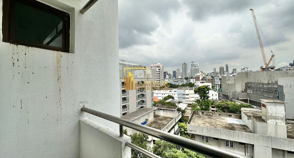 For rent 3 bedrooms apartment in Watthana, Bangkok