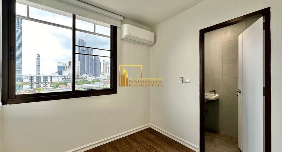 For rent 3 bedrooms apartment in Watthana, Bangkok