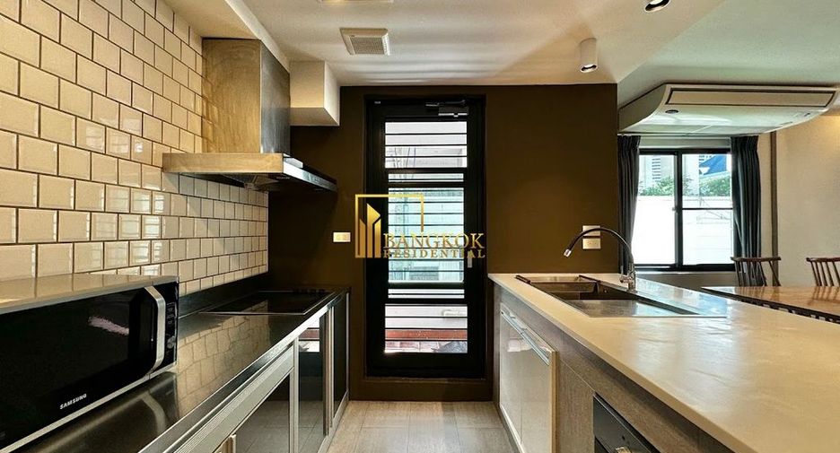 For rent 2 bedrooms apartment in Watthana, Bangkok