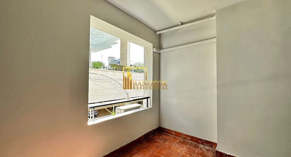 For rent 2 bedrooms apartment in Watthana, Bangkok