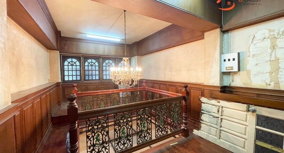 For rent 3 bedrooms retail Space in Phra Nakhon, Bangkok