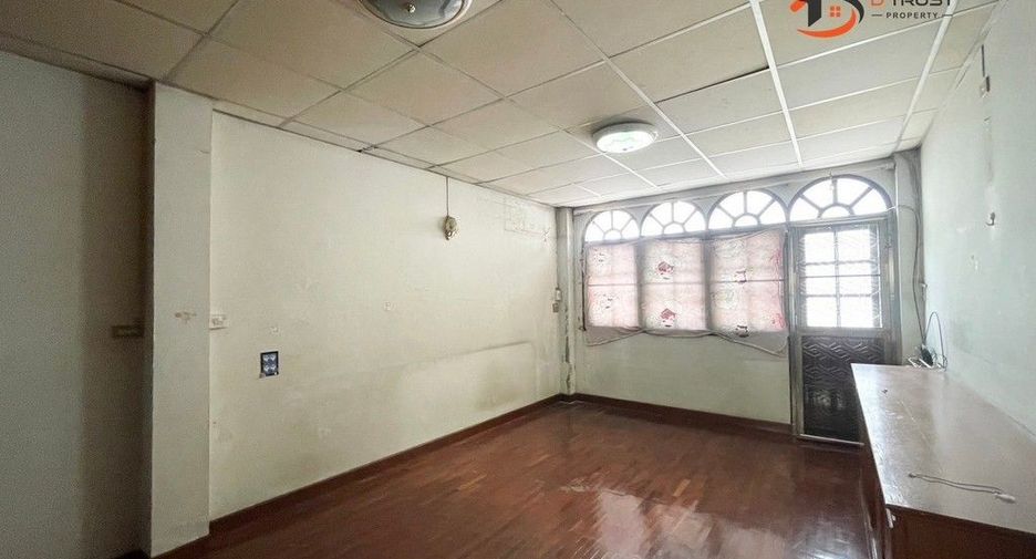 For rent 3 bedrooms retail Space in Phra Nakhon, Bangkok