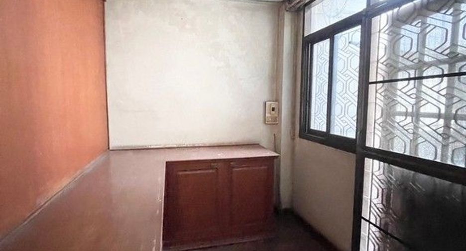 For rent 3 bedrooms retail Space in Phra Nakhon, Bangkok