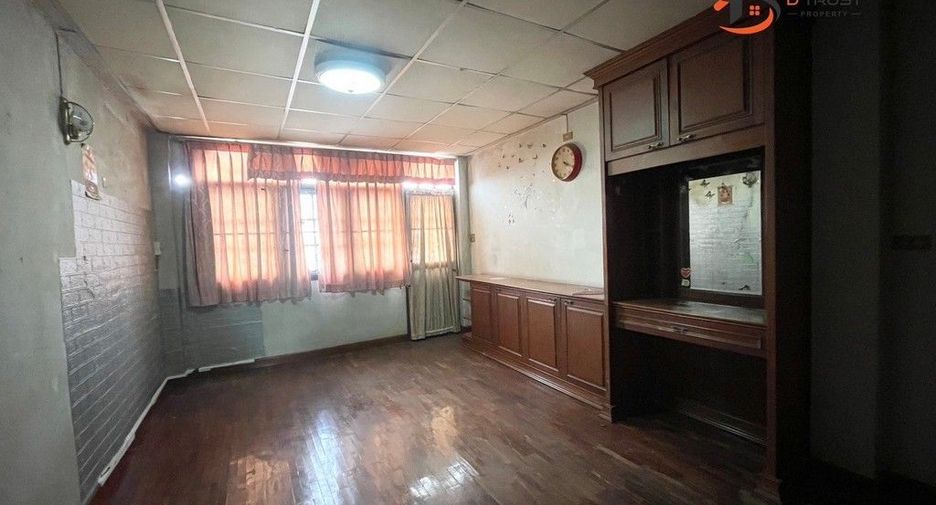 For rent 3 bedrooms retail Space in Phra Nakhon, Bangkok