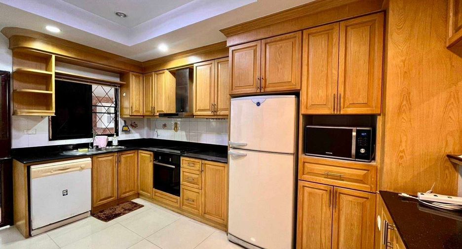 For sale 4 ベッドルーム house in Bang Lamung, Chonburi