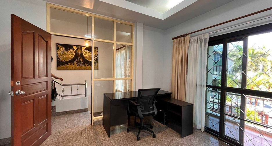 For sale 4 ベッドルーム house in Bang Lamung, Chonburi