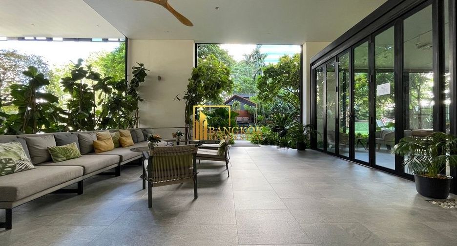 For rent 2 bedrooms condo in Sathon, Bangkok