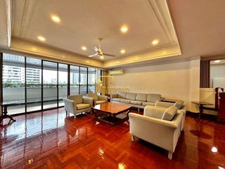 Condo en alquiler de 3 habitaciones en Khlong Toei, Bangkok