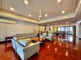 Condo en alquiler de 3 habitaciones en Khlong Toei, Bangkok