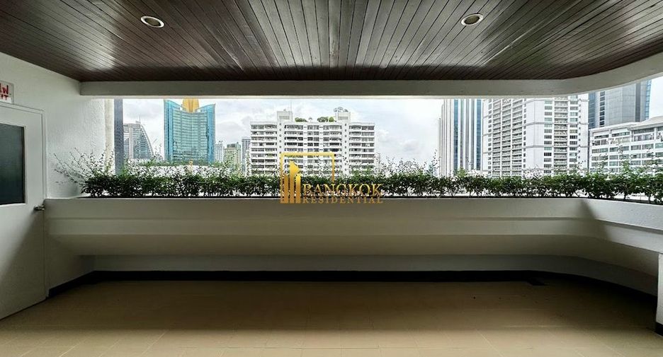 Condo en alquiler de 3 habitaciones en Khlong Toei, Bangkok