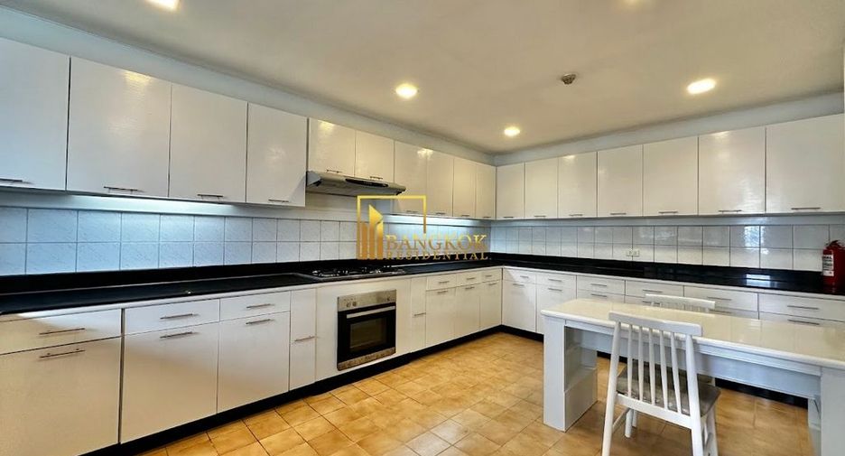 Condo en alquiler de 3 habitaciones en Khlong Toei, Bangkok