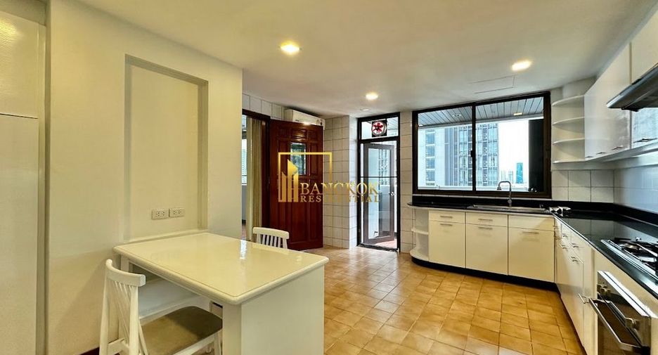 Condo en alquiler de 3 habitaciones en Khlong Toei, Bangkok