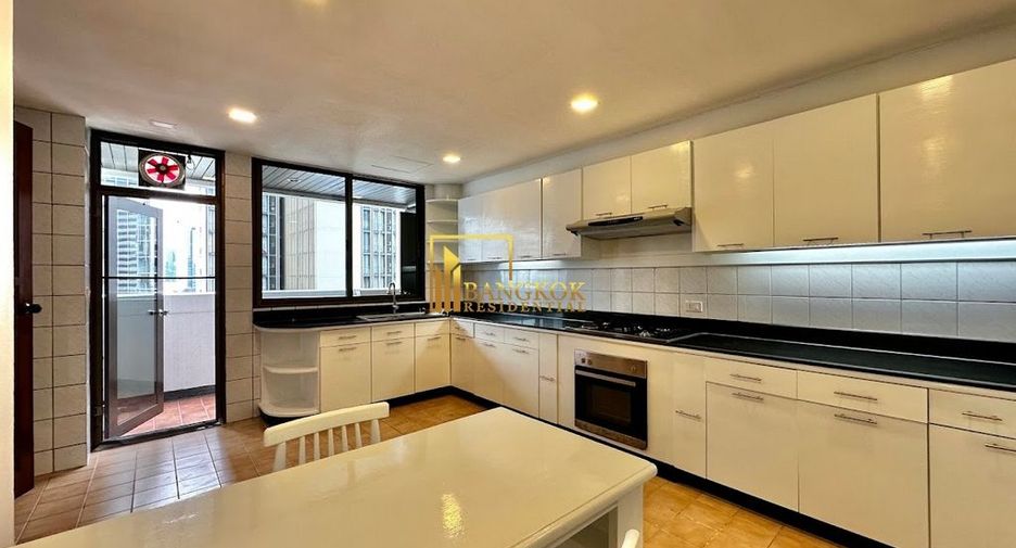 Condo en alquiler de 3 habitaciones en Khlong Toei, Bangkok