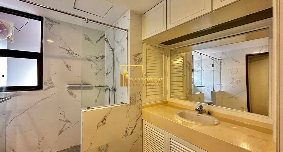 Condo en alquiler de 3 habitaciones en Khlong Toei, Bangkok