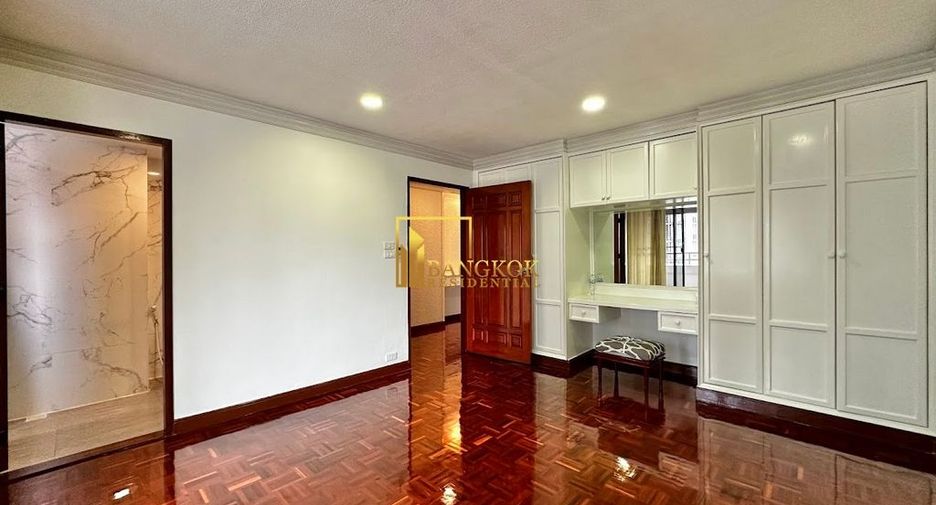 Condo en alquiler de 3 habitaciones en Khlong Toei, Bangkok