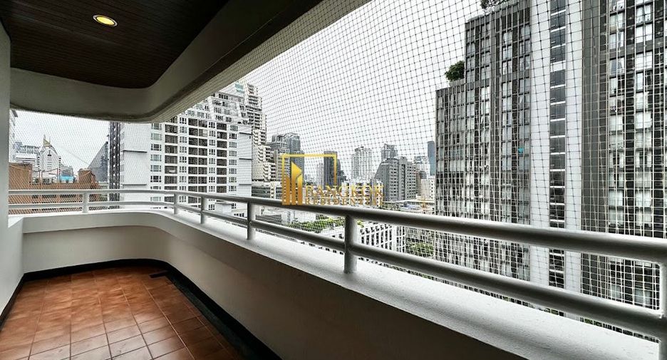 Condo en alquiler de 3 habitaciones en Khlong Toei, Bangkok
