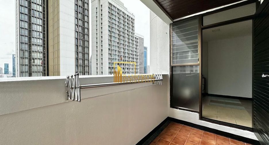 Condo en alquiler de 3 habitaciones en Khlong Toei, Bangkok
