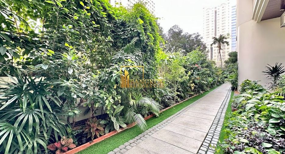 Condo en alquiler de 3 habitaciones en Khlong Toei, Bangkok