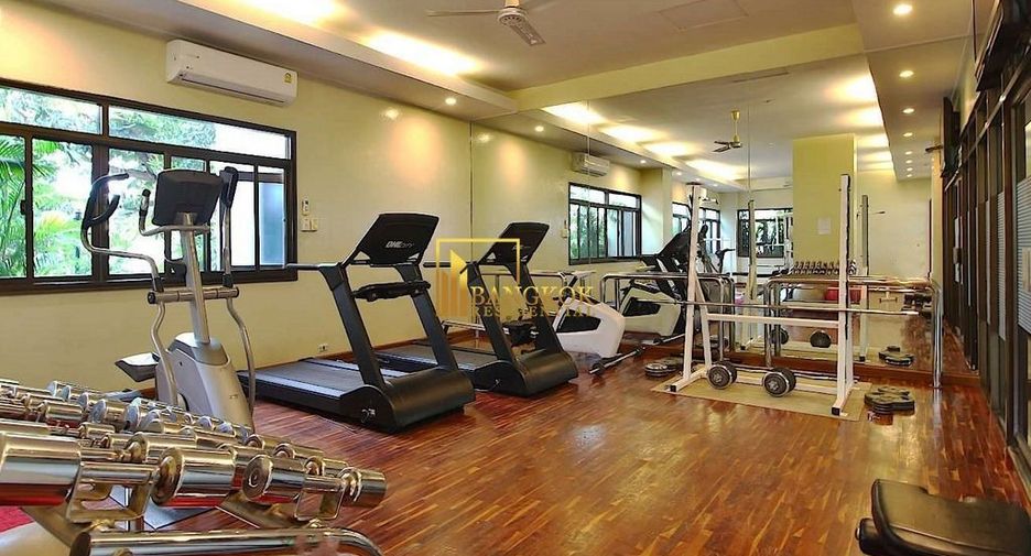 Condo en alquiler de 3 habitaciones en Khlong Toei, Bangkok