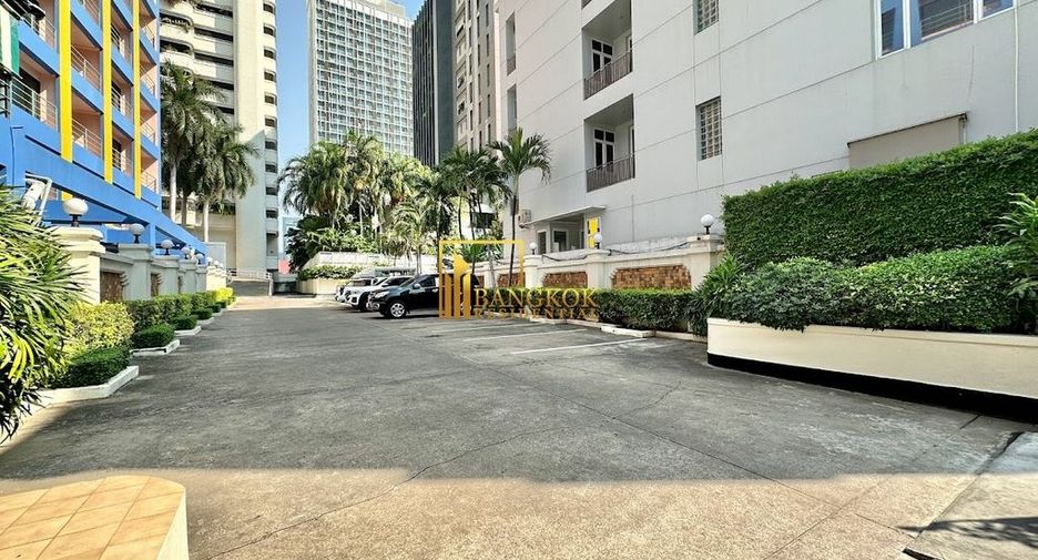 Condo en alquiler de 3 habitaciones en Khlong Toei, Bangkok