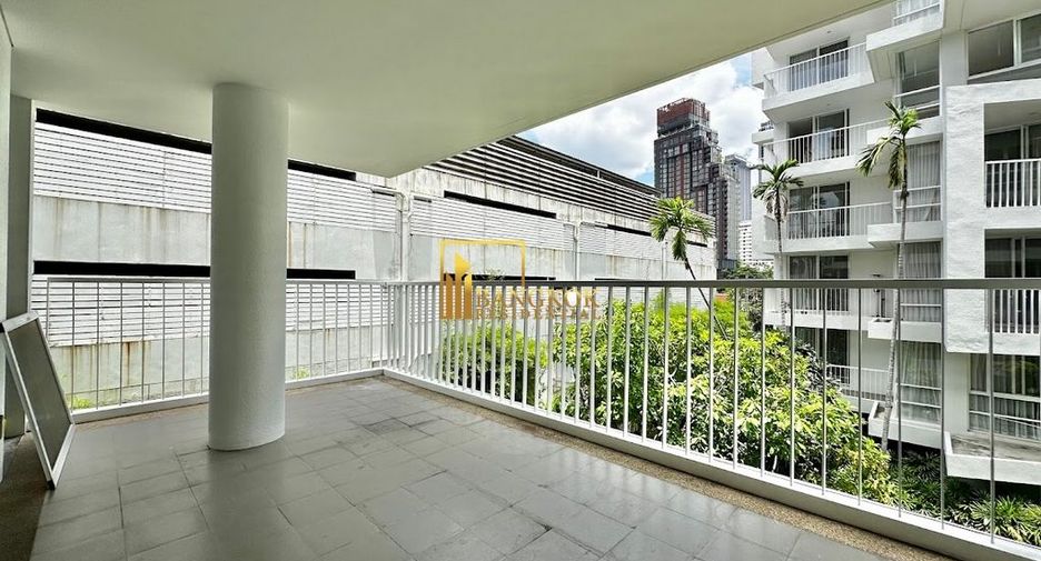 For rent 3 bedrooms apartment in Watthana, Bangkok