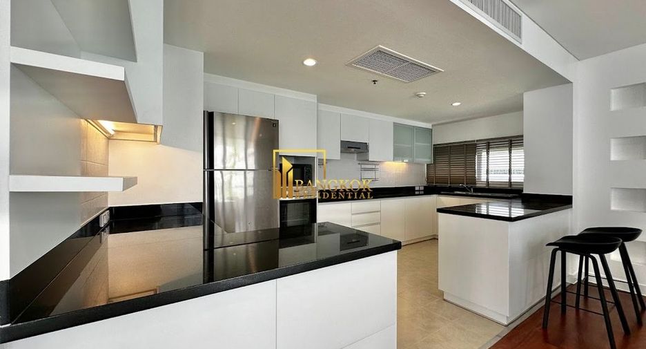 For rent 3 bedrooms apartment in Watthana, Bangkok