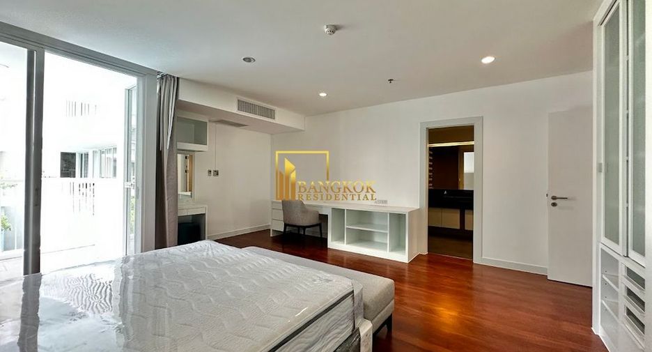 For rent 3 bedrooms apartment in Watthana, Bangkok