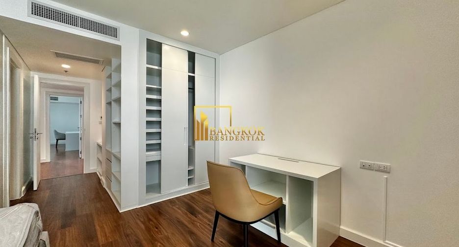 For rent 3 bedrooms apartment in Watthana, Bangkok