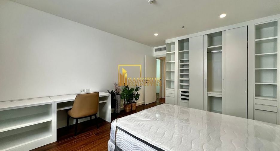 For rent 3 bedrooms apartment in Watthana, Bangkok