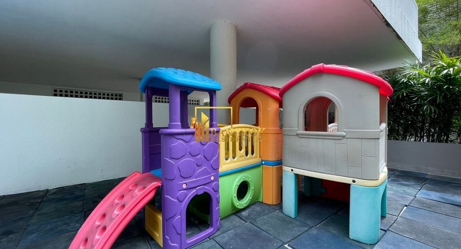 For rent 3 bedrooms apartment in Watthana, Bangkok