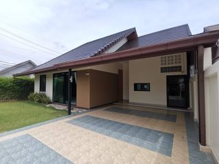 For sale 2 ベッドルーム villa in Bang Lamung, Chonburi