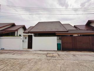For sale 2 ベッドルーム villa in Bang Lamung, Chonburi