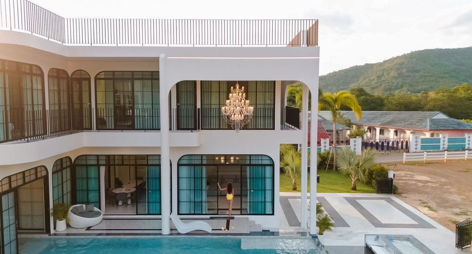 Haus zum Kauf mit 5 Zimmer in Sattahip, Chonburi