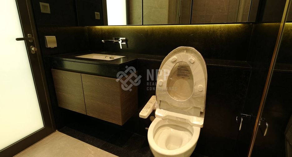 For sale 2 Beds condo in Pathum Wan, Bangkok