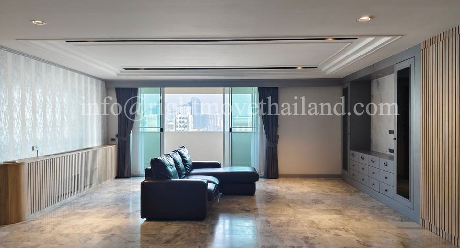 For sale 3 bedrooms condo in Watthana, Bangkok