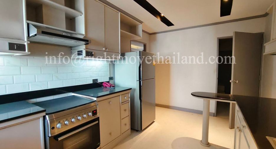 For sale 3 bedrooms condo in Watthana, Bangkok