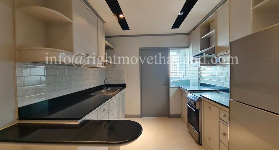 For sale 3 bedrooms condo in Watthana, Bangkok