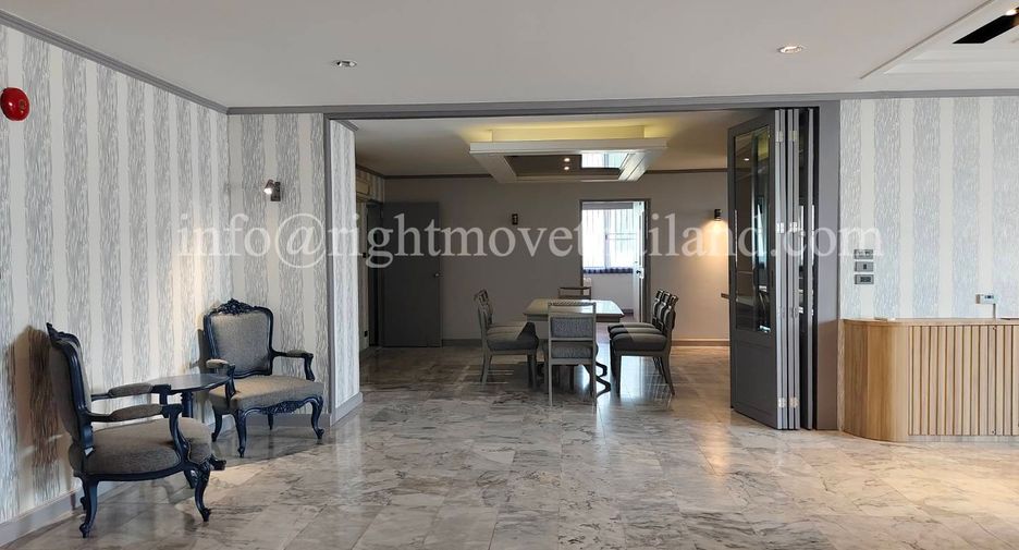 For sale 3 bedrooms condo in Watthana, Bangkok