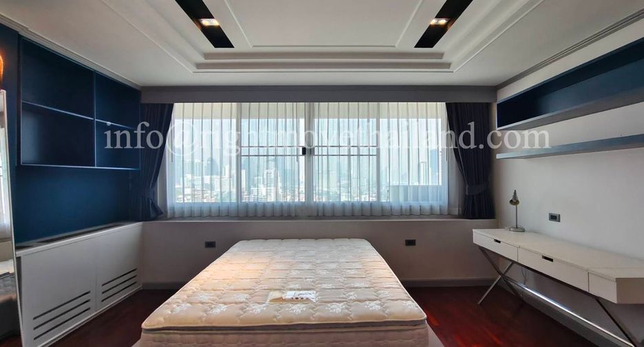 For sale 3 bedrooms condo in Watthana, Bangkok